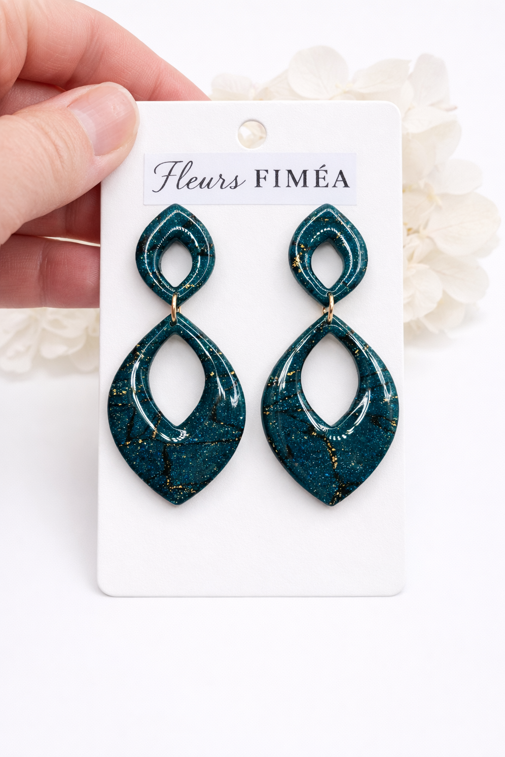 Boucles d’oreilles dorées ARÈS vert sapin – bijou femme