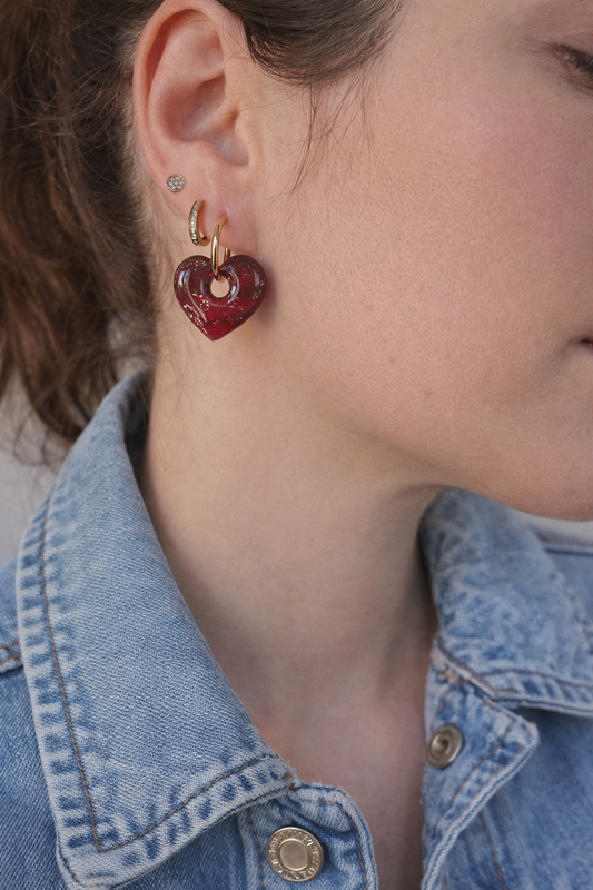 Boucles d’oreilles interchangeables petits cœurs rouge bordeaux pailletés dorés (vendues sans créoles)