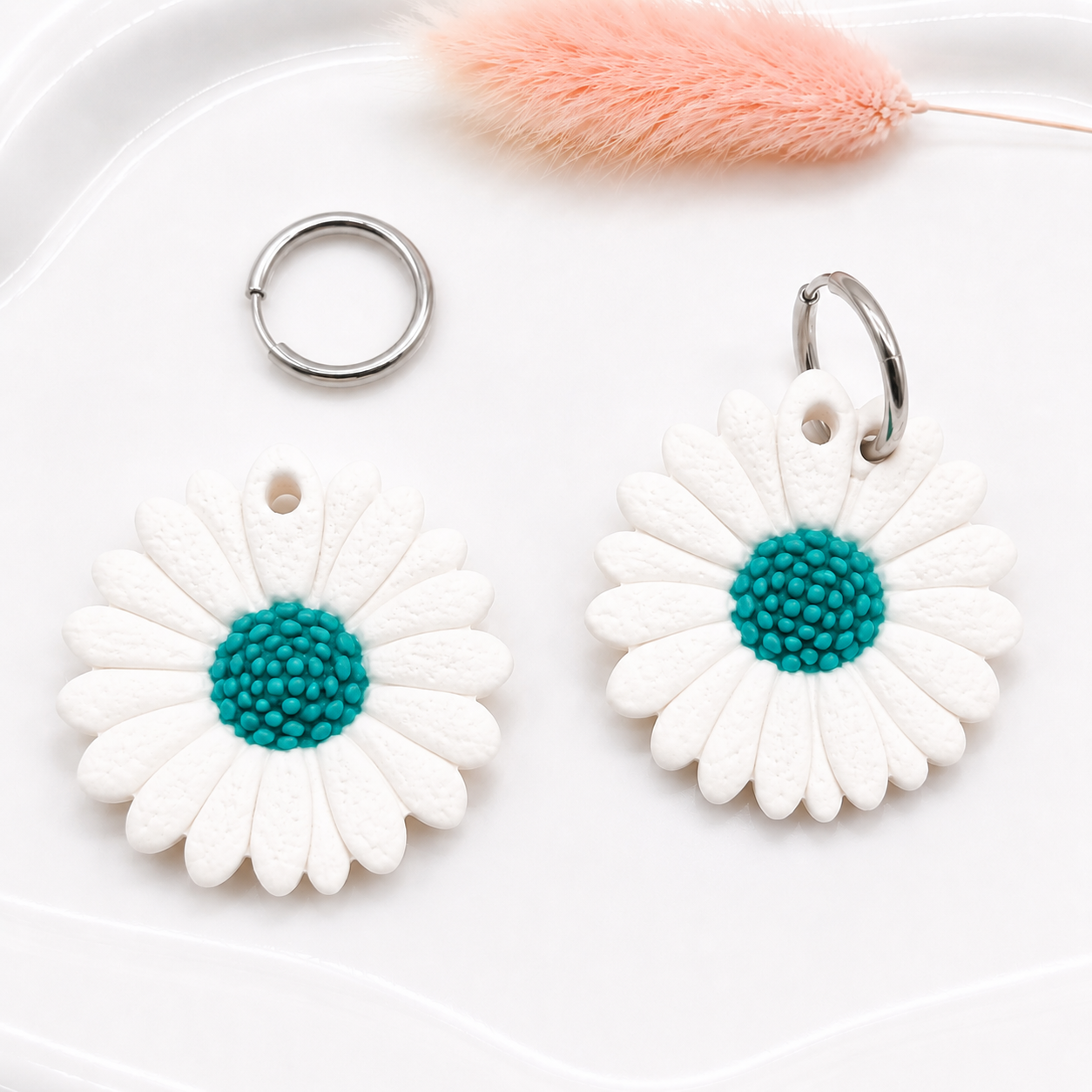 Pampilles marguerites turquoises – boucles d’oreilles interchangeables femme (vendues sans créoles)