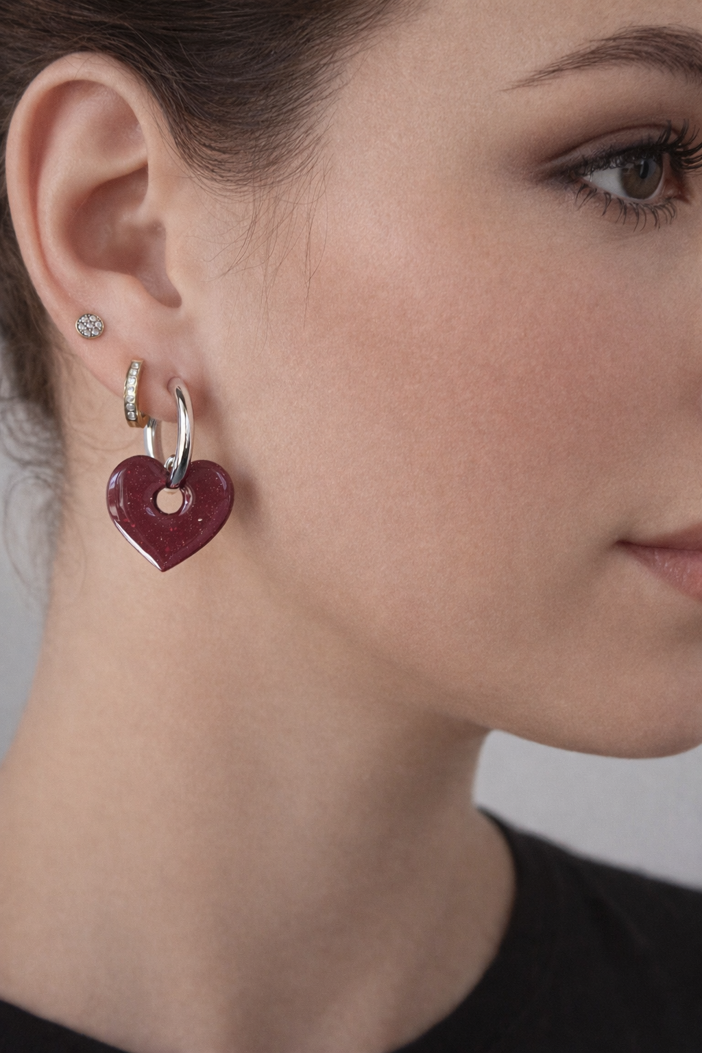 Boucles d’oreilles interchangeables petits cœurs grenat pailletés (vendues sans créoles)