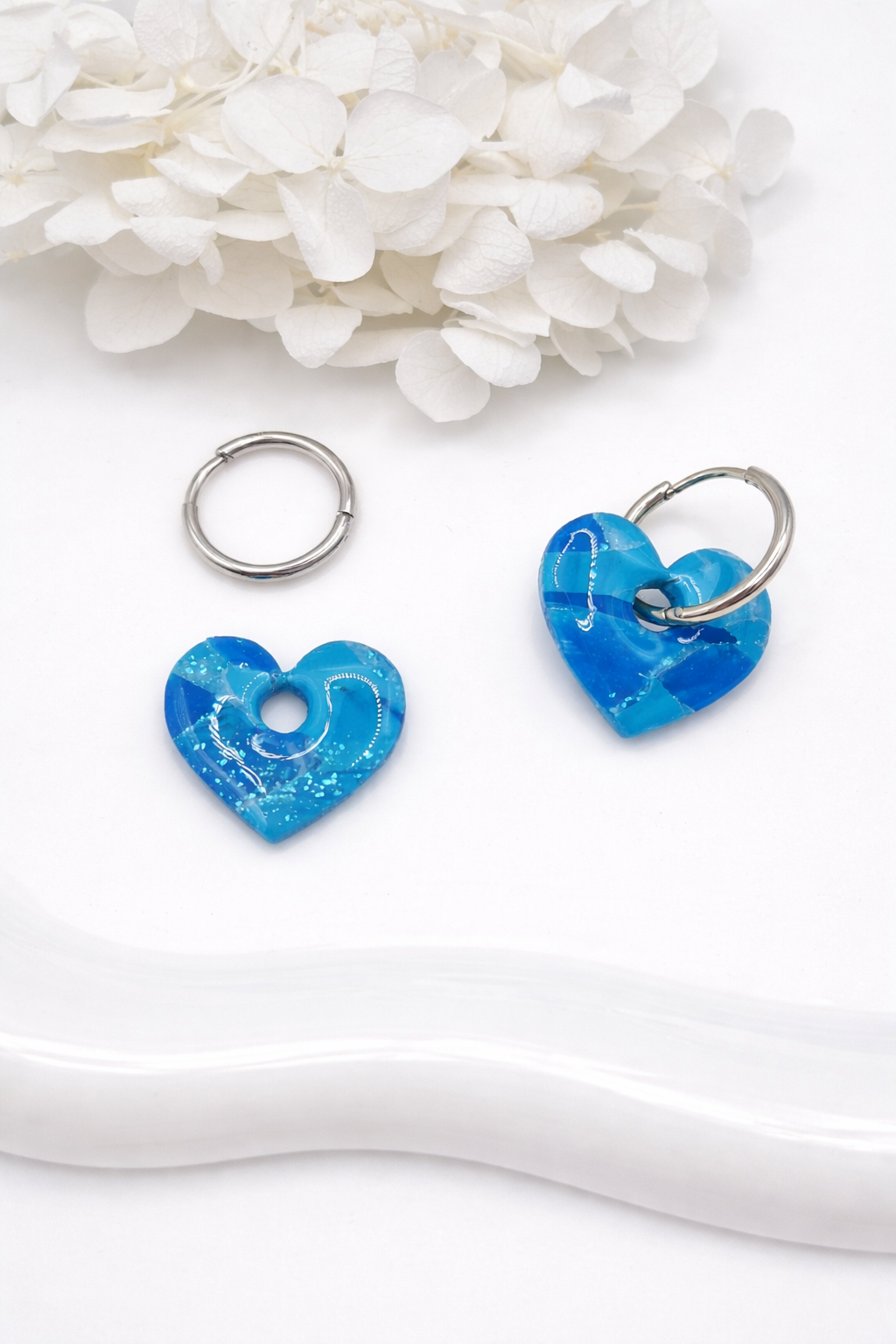 Boucles d'oreilles interchangeables petits cœurs bleu azur – pampilles (vendues sans créoles)