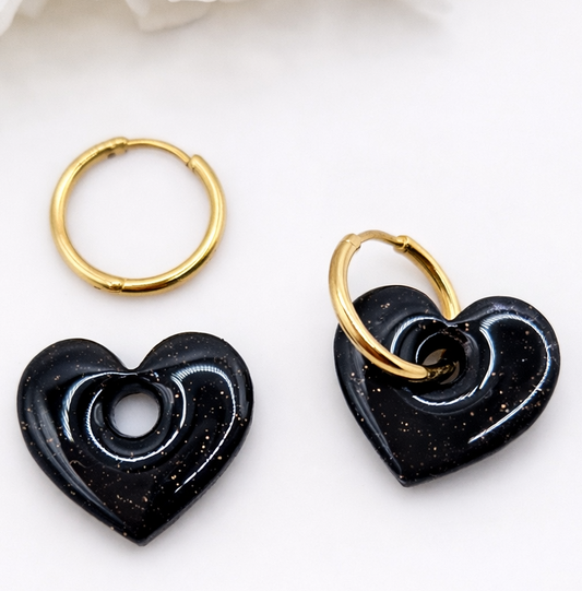 Boucles d’oreilles interchangeables petits cœurs noirs pailletés dorés (vendues sans créoles)