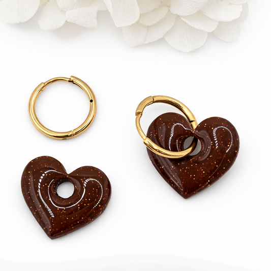 Boucles d’oreilles interchangeables petits cœurs marron pailletés – (vendues sans créoles)