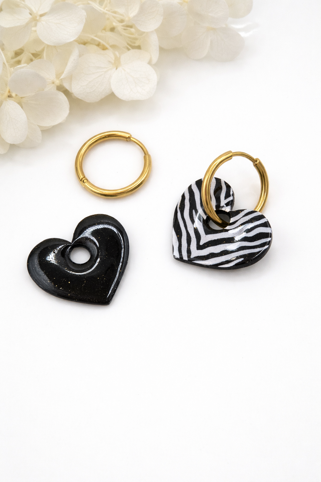 Boucles d’oreilles interchangeables cœurs zèbre noirs et blancs (vendues sans créoles)