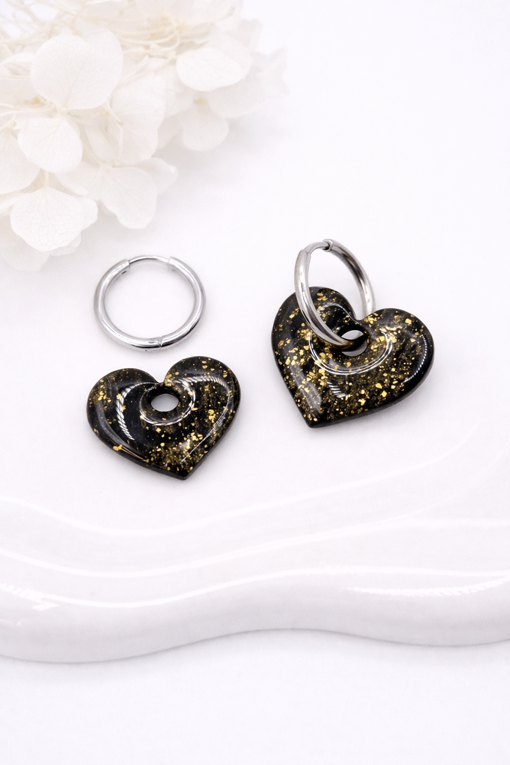 Boucles d'oreilles interchangeables cœurs noir et or – (vendues sans créoles)