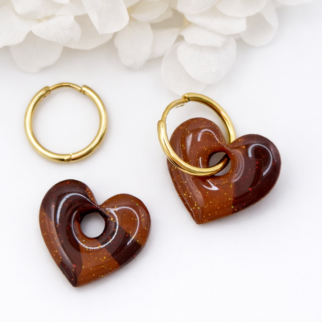 Boucles d’oreilles interchangeables petits cœurs marron pailletés TIGRA – (vendues sans créoles)