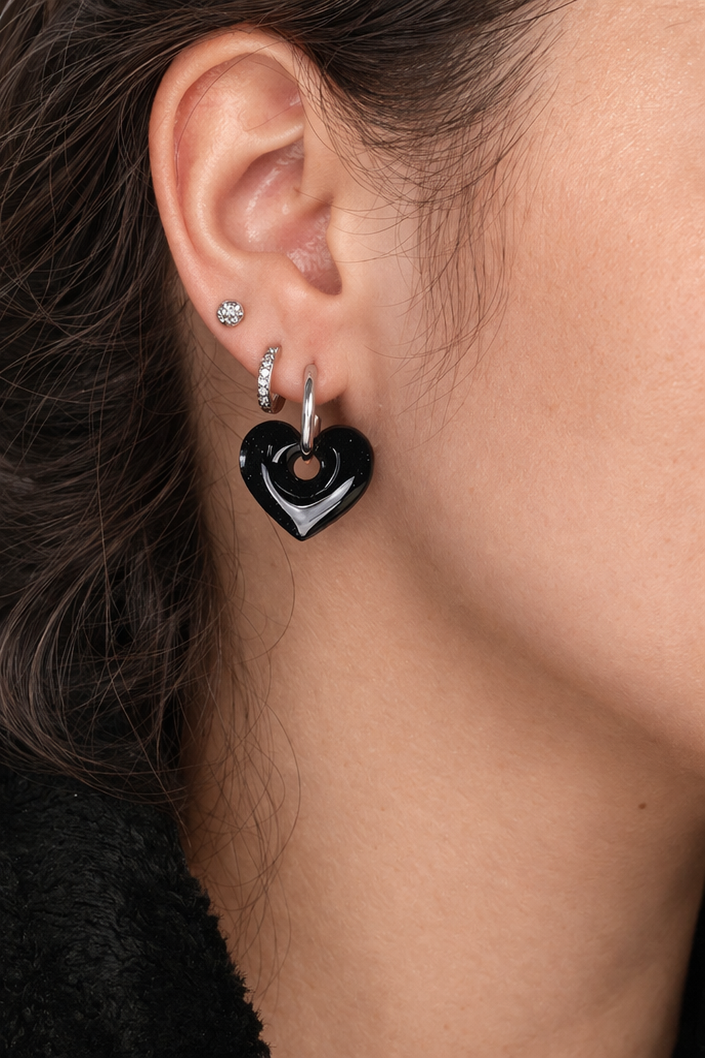 Boucles d’oreilles interchangeables petits cœurs noirs pailletés dorés (vendues sans créoles)