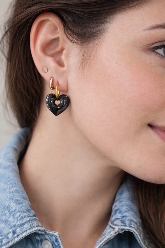 Boucles d’oreilles interchangeables petits cœurs noirs pailletés or (vendues sans créoles)