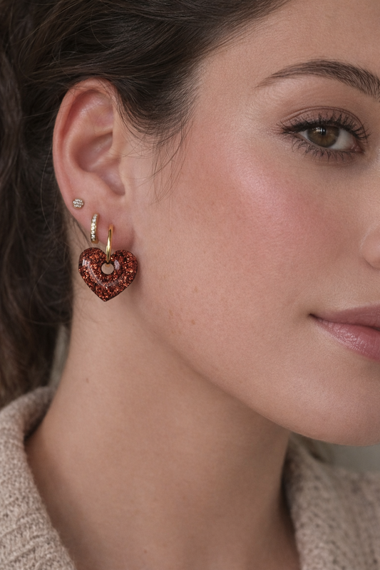 Boucles d’oreilles interchangeables petits cœurs marron pailletés – (vendues sans créoles)