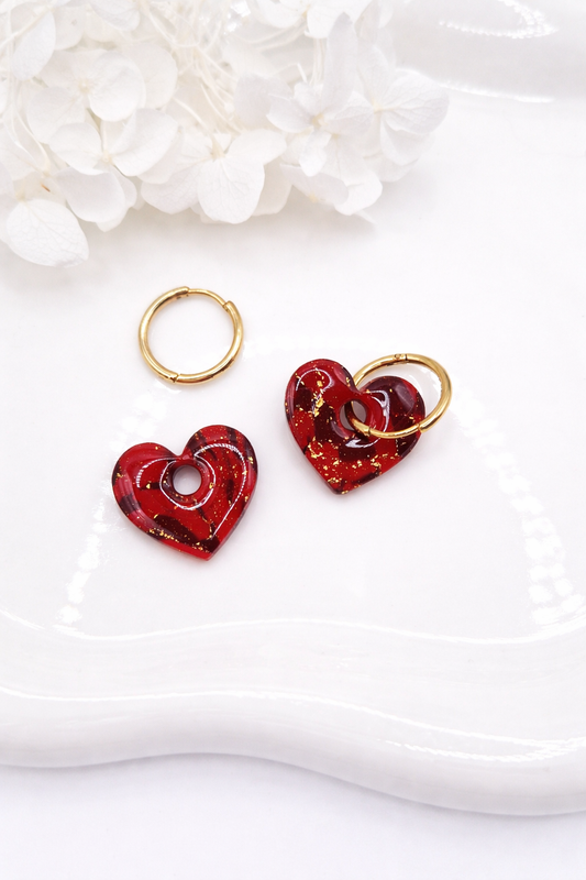 Boucles d'oreilles interchangeables petits cœurs rouge rubis marbrés – (vendues sans créoles)
