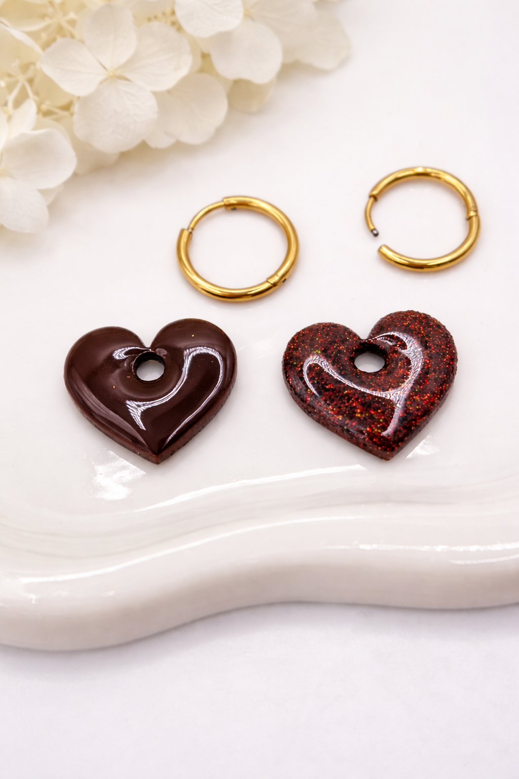 Boucles d’oreilles interchangeables cœurs marron pailletés – (vendues sans créoles)