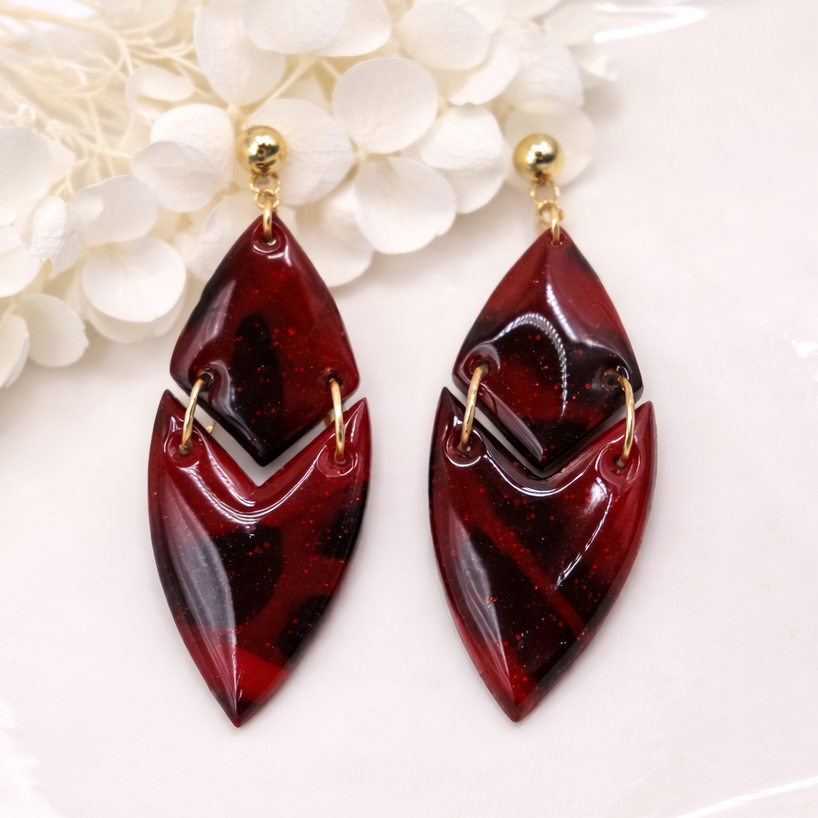 Boucles d’oreilles dorées LYRA Rouge Marbré – bijou femme