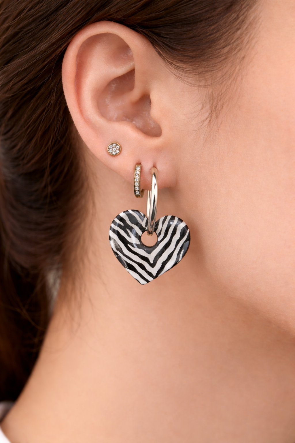 Boucles d’oreilles interchangeables cœurs zèbre noirs et blancs (vendues sans créoles)