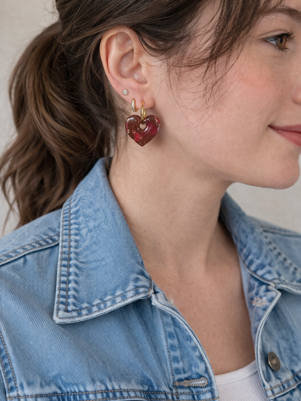 Boucles d’oreilles interchangeables cœurs rouge bordeaux pailletés dorés (vendues sans créoles)