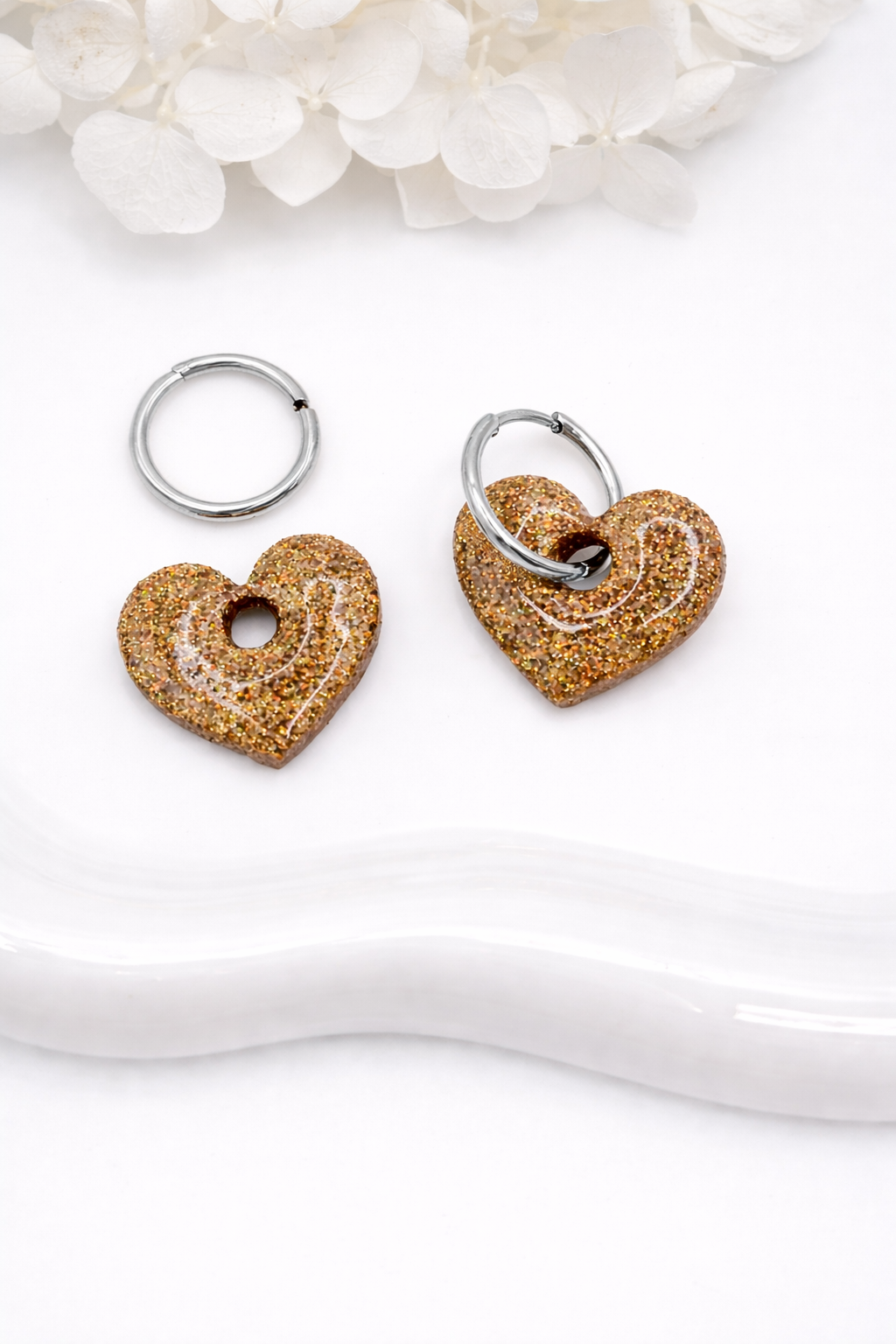Boucles d’oreilles interchangeables petits cœurs bronze pailletés (vendues sans créoles)