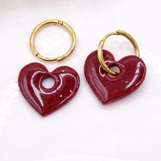 Boucles d’oreilles interchangeables petits cœurs grenat pailletés (vendues sans créoles)