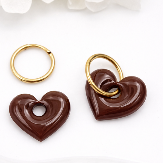 Boucles d'oreilles interchangeables petits cœurs marron chocolat – (vendues sans créoles)