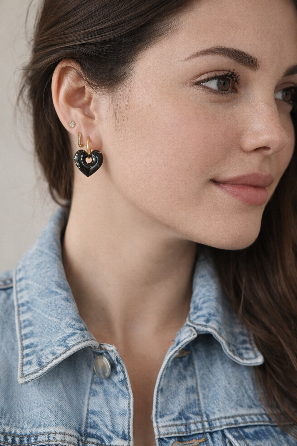 Boucles d’oreilles interchangeables petits cœurs noirs pailletés or (vendues sans créoles)