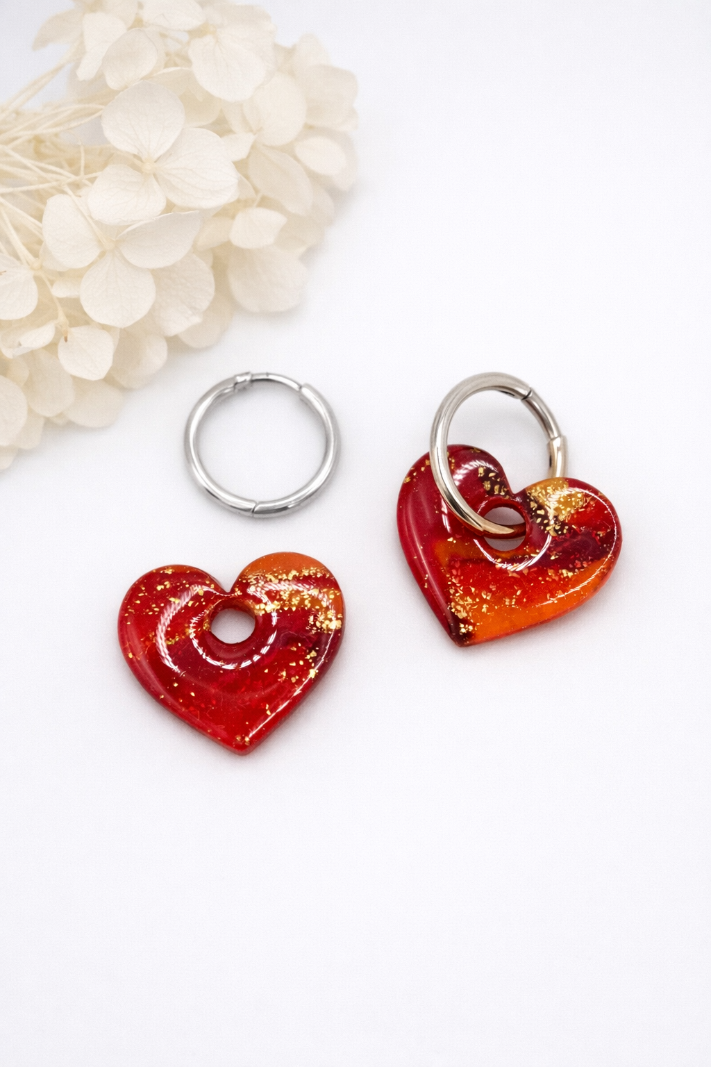 Boucles d'oreilles interchangeables cœurs rouge orangé pailleté SOLEA – vendues sans créoles)