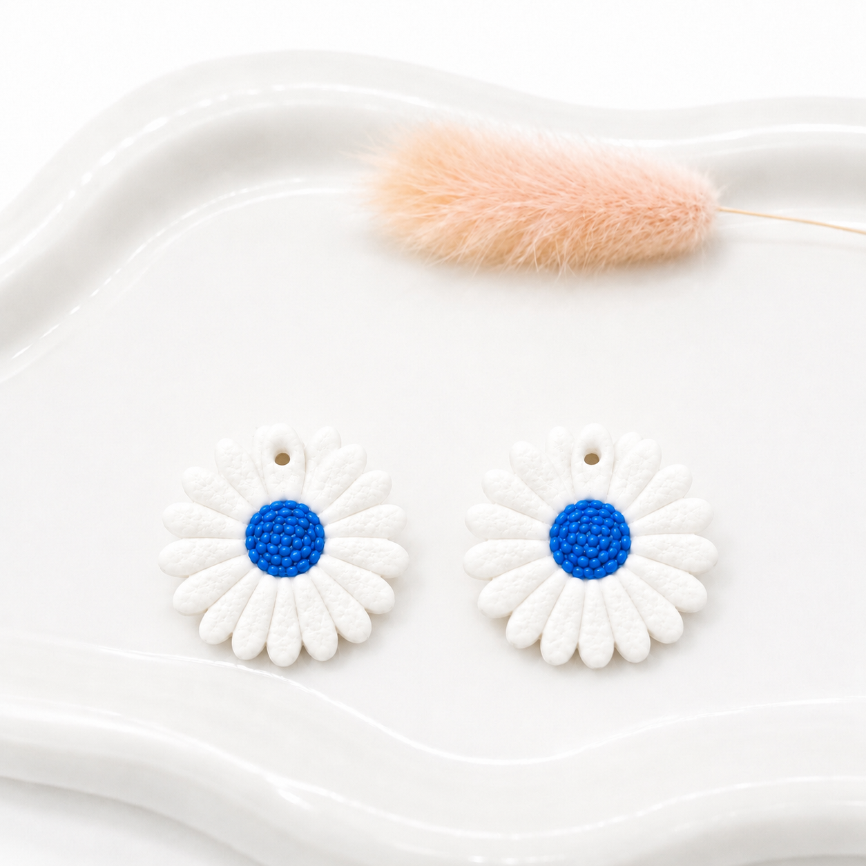 Pampilles marguerites bleues – boucles d’oreilles interchangeables femme (vendues sans créoles)