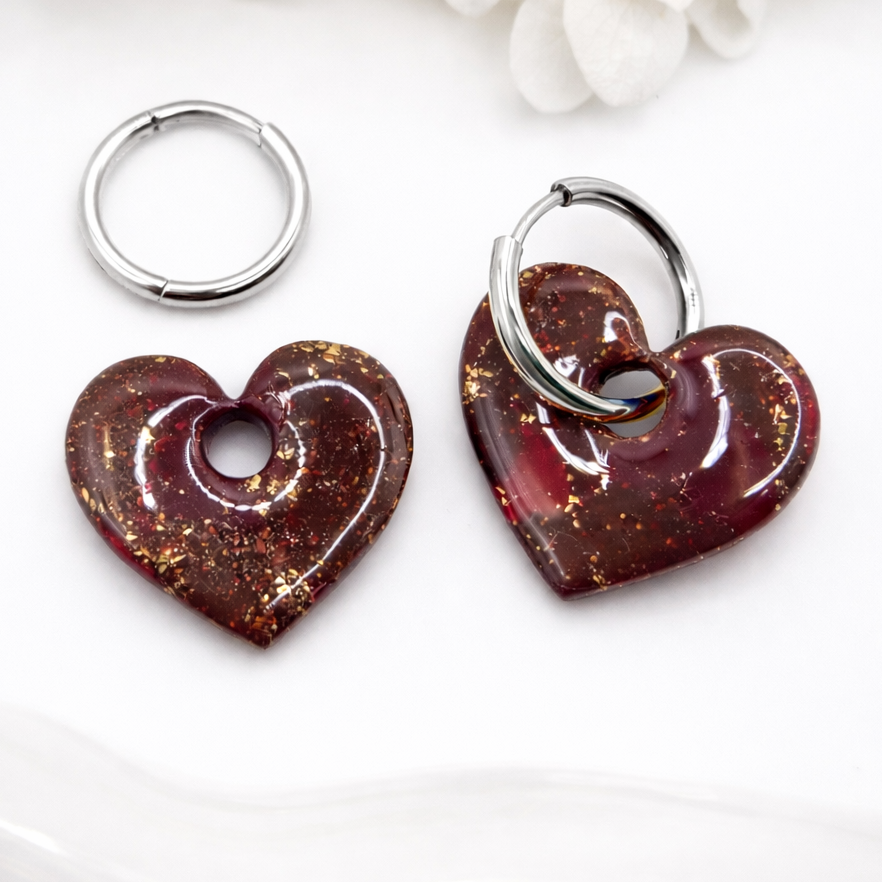 Boucles d’oreilles interchangeables cœurs rouge bordeaux pailletés dorés (vendues sans créoles)
