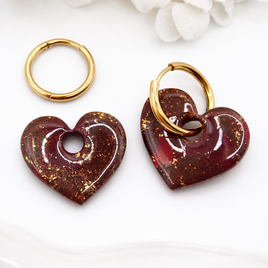 Boucles d’oreilles interchangeables cœurs rouge bordeaux pailletés dorés (vendues sans créoles)